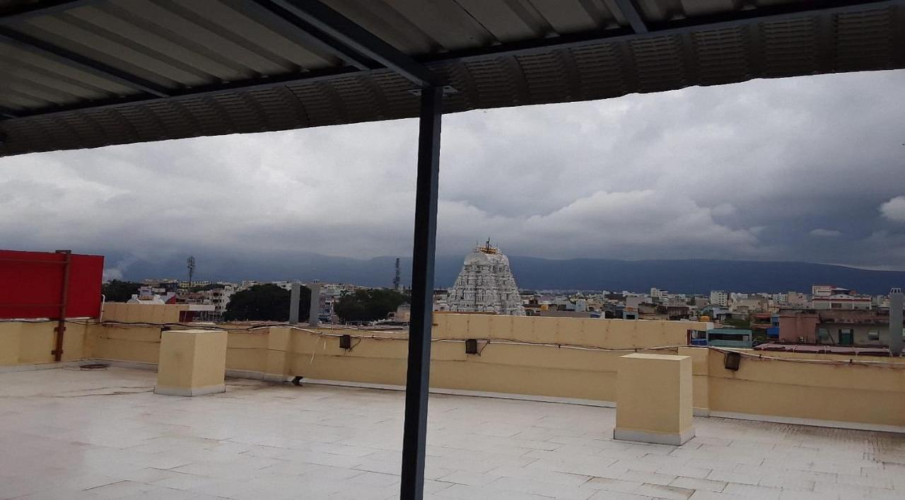 Surya Grand Tiruchanoor ティルパティ エクステリア 写真