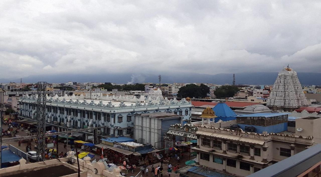 Surya Grand Tiruchanoor ティルパティ エクステリア 写真